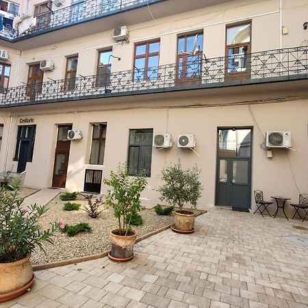 Central Apartment With 2 Bedrooms And 2 Bathrooms Oradea Exteriör bild