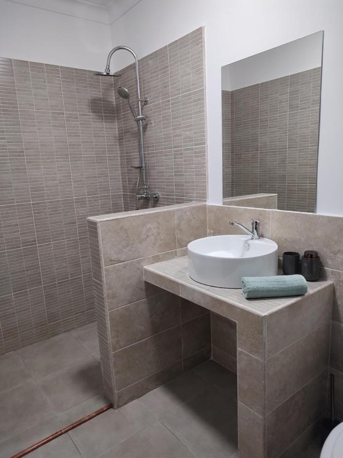 Central Apartment With 2 Bedrooms And 2 Bathrooms Oradea Exteriör bild