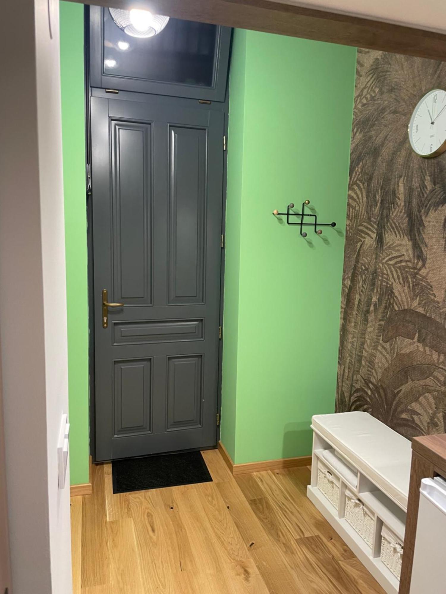Central Apartment With 2 Bedrooms And 2 Bathrooms Oradea Exteriör bild