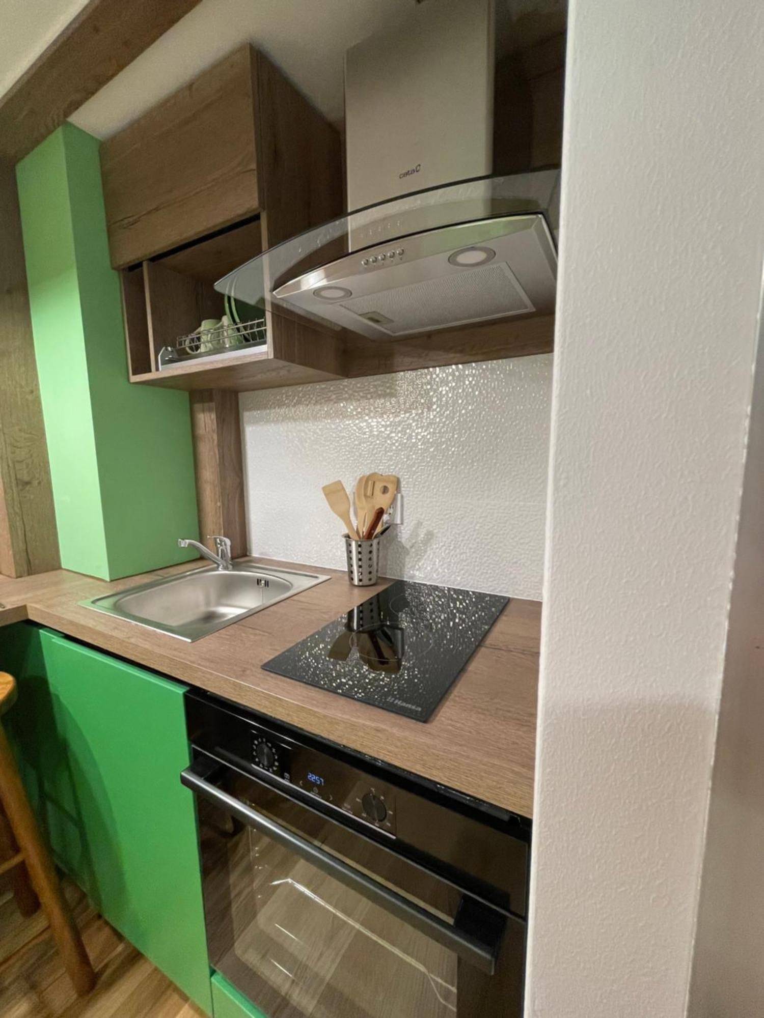 Central Apartment With 2 Bedrooms And 2 Bathrooms Oradea Exteriör bild