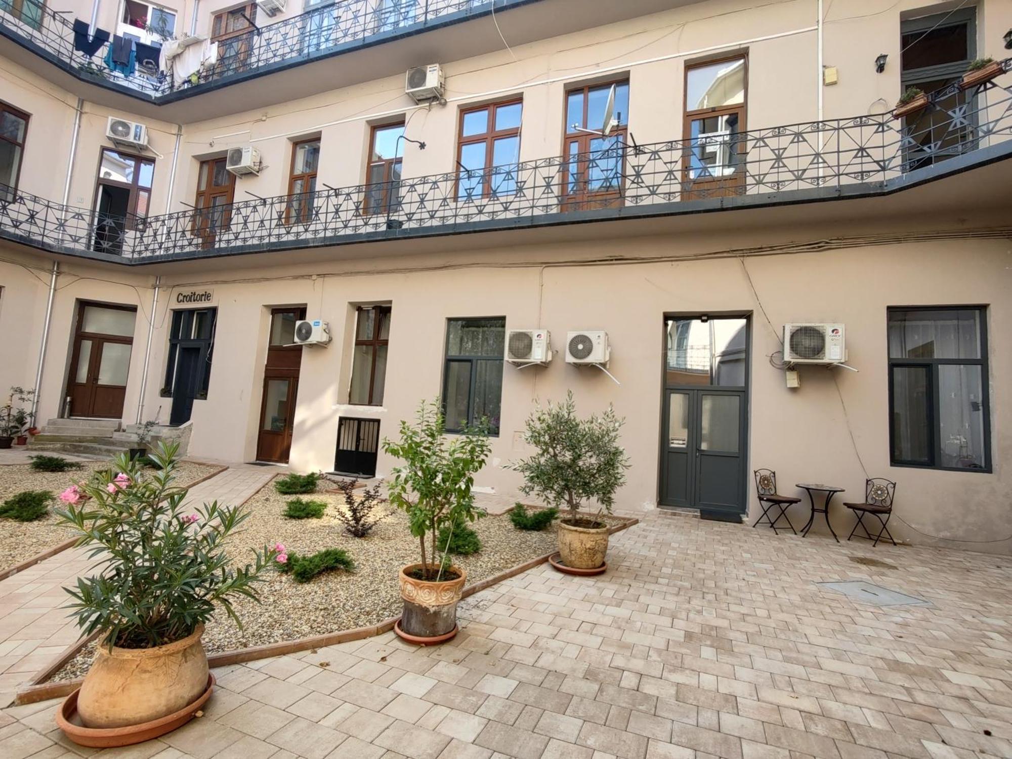 Central Apartment With 2 Bedrooms And 2 Bathrooms Oradea Exteriör bild